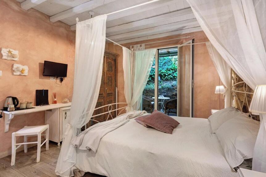La Rocca Maison De Charme Bed & Breakfast